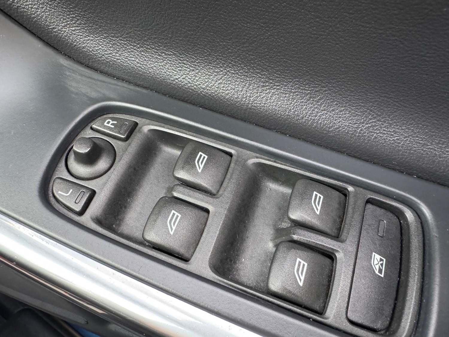 Used Volvo S60 2015 for sale - 76952380: Photo 28