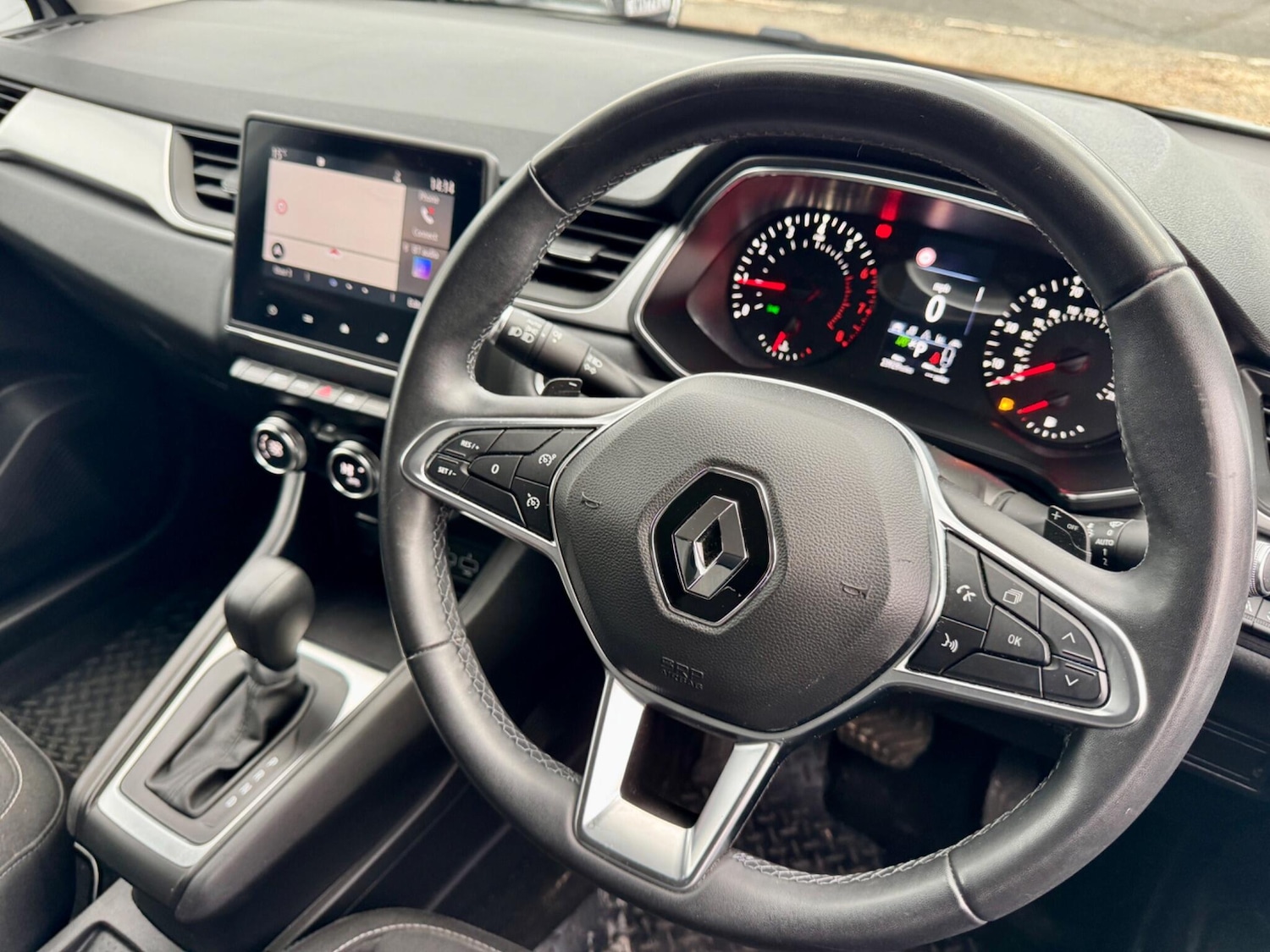 Used Renault Captur 2021 for sale - 76398619: Photo 2