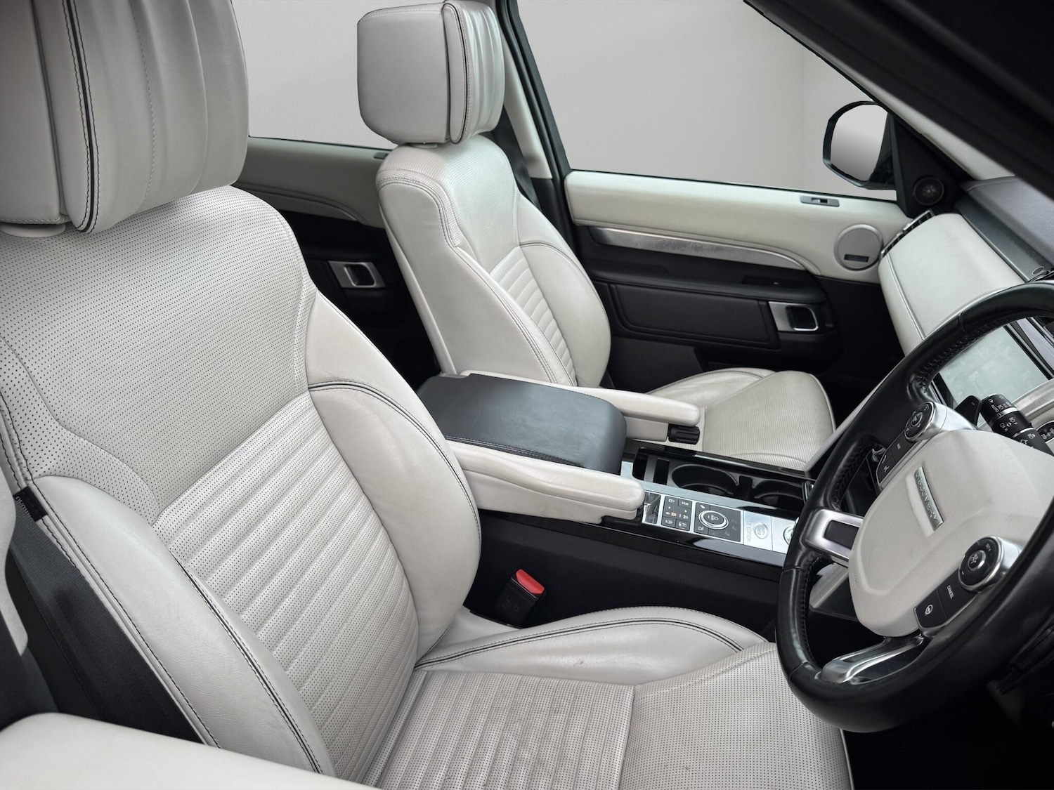 Used Land Rover Discovery 2017 for sale - 76729060: Photo 2