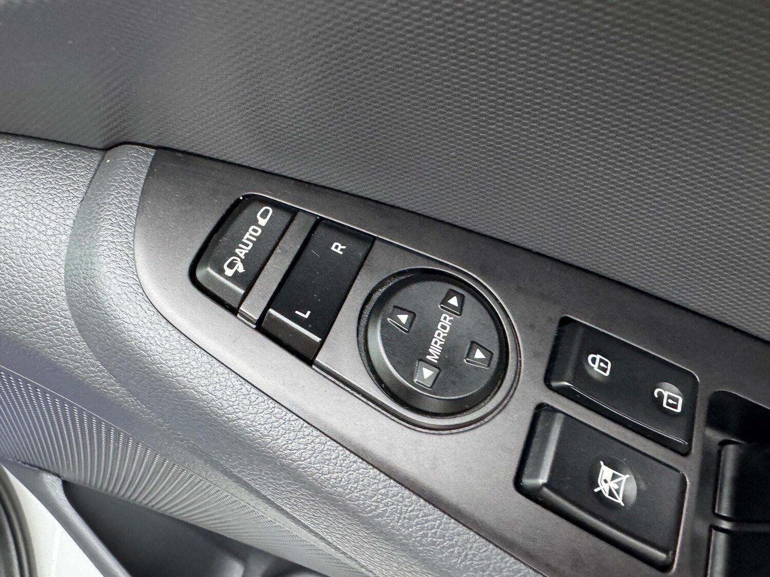 Used Hyundai IONIQ 2017 for sale - 76294760: Photo 47