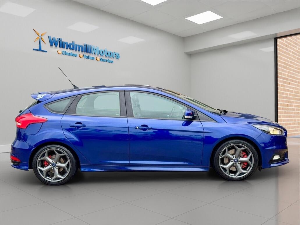 Used Ford Focus 2015 for sale - 77330540: Photo 3