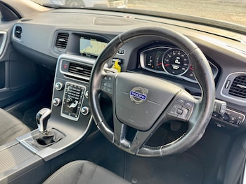 Used Volvo V60 2017 for sale - 75682042: Photo