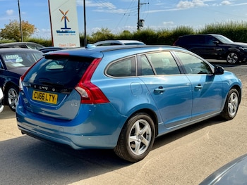 Used Volvo V60 2017 for sale - 75682042: Photo