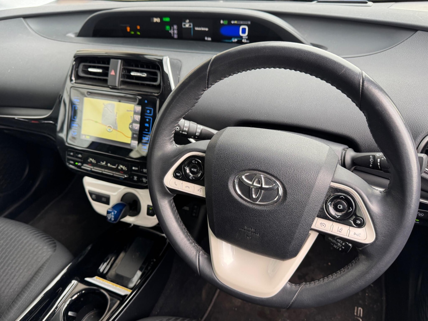 Used Toyota Prius 2017 for sale - 77737825: Photo 2