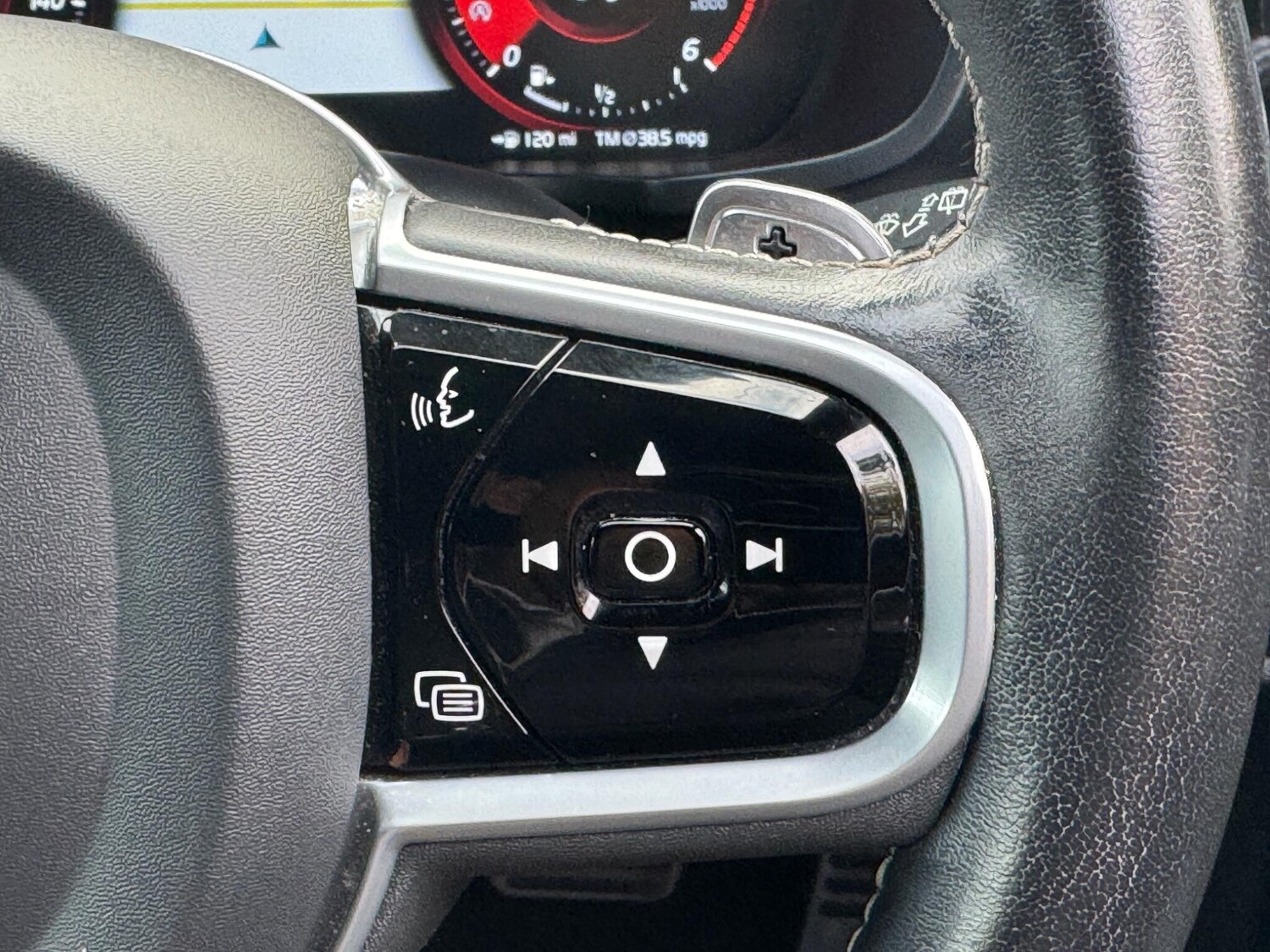 Used Volvo V60 for sale - 77908613: Photo 37