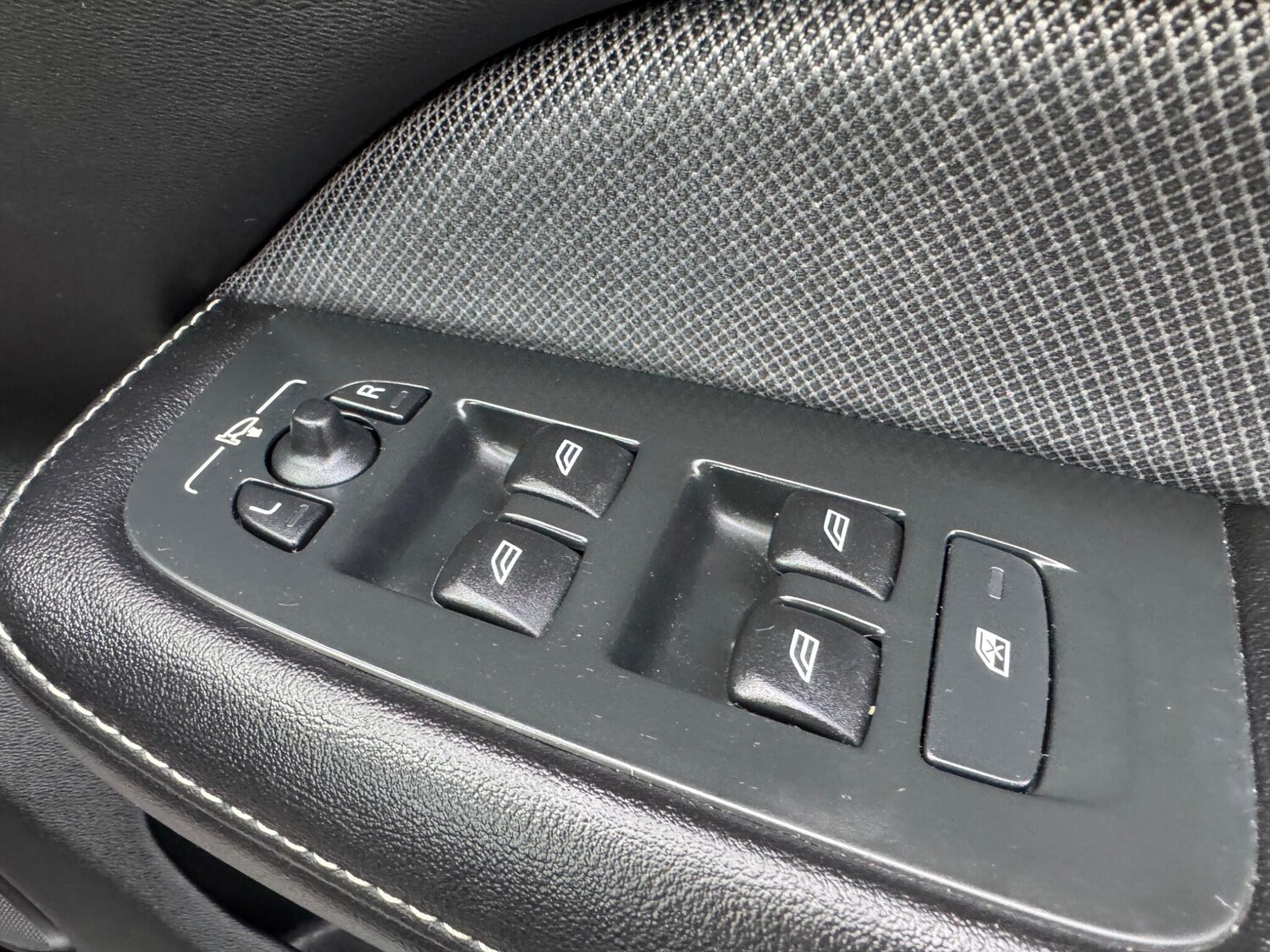 Used Volvo V60 for sale - 77908613: Photo 48