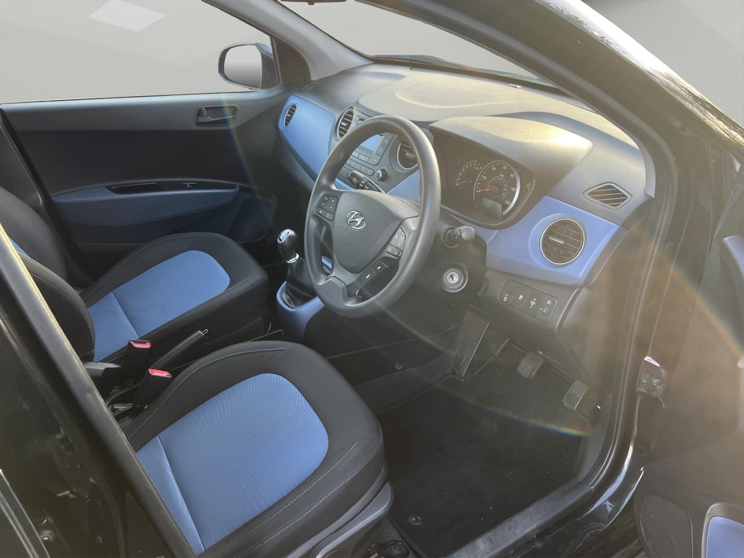 Used Hyundai i10 2016 for sale - 77229604: Photo 2