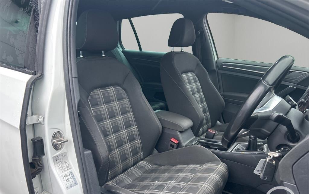 Used Volkswagen Golf 2017 for sale - 77469200: Photo 3