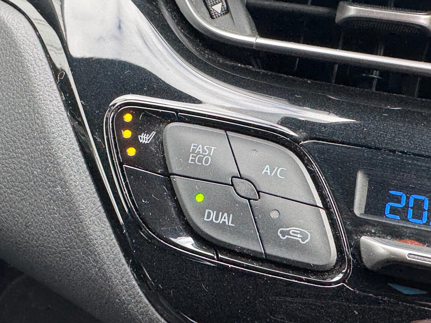 Used Toyota C-HR 2017 for sale - 77387414: Photo 28