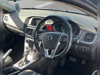 Used Volvo V40 2016 for sale - 78301384: Photo