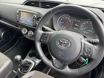 Used Toyota Yaris 2019 for sale - 77695930: Photo