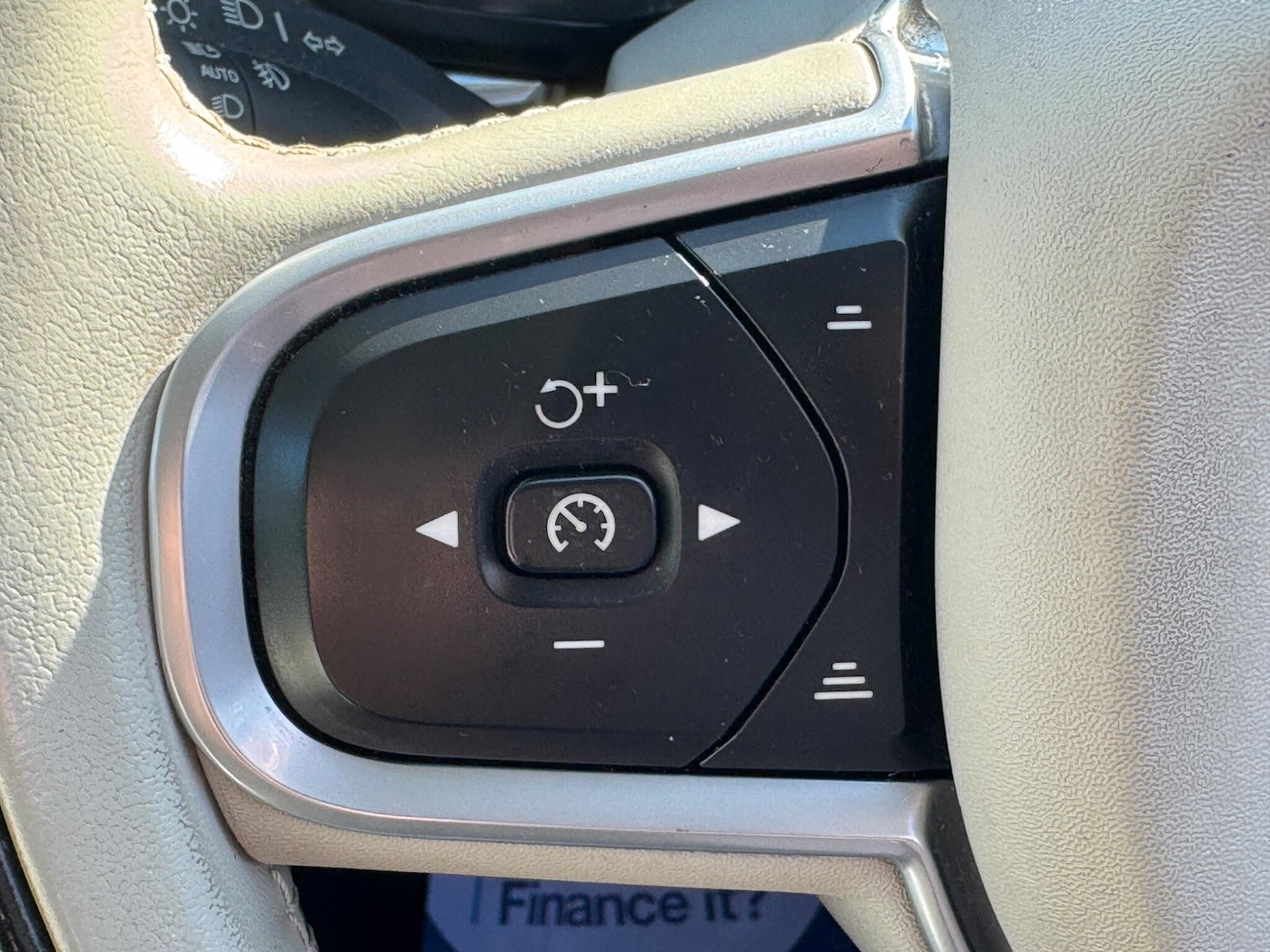 Used Volvo XC60 2018 for sale - 78127906: Photo 32