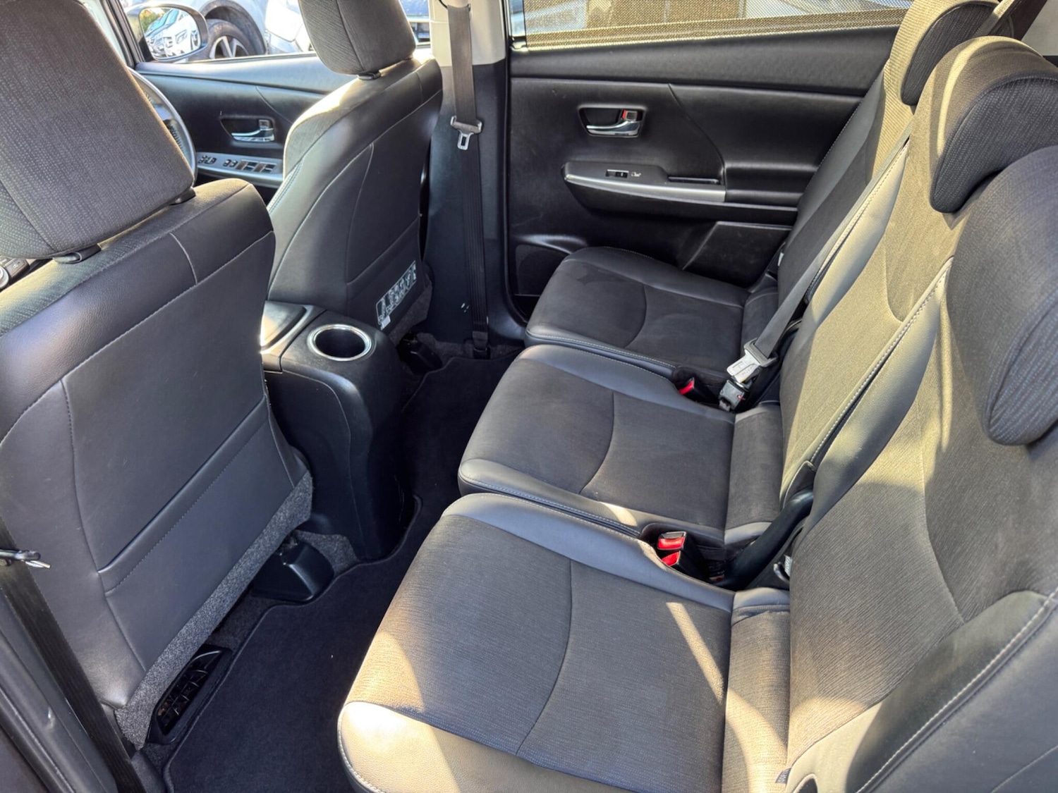 Used Toyota Prius+ 2020 for sale - 76399082: Photo 44