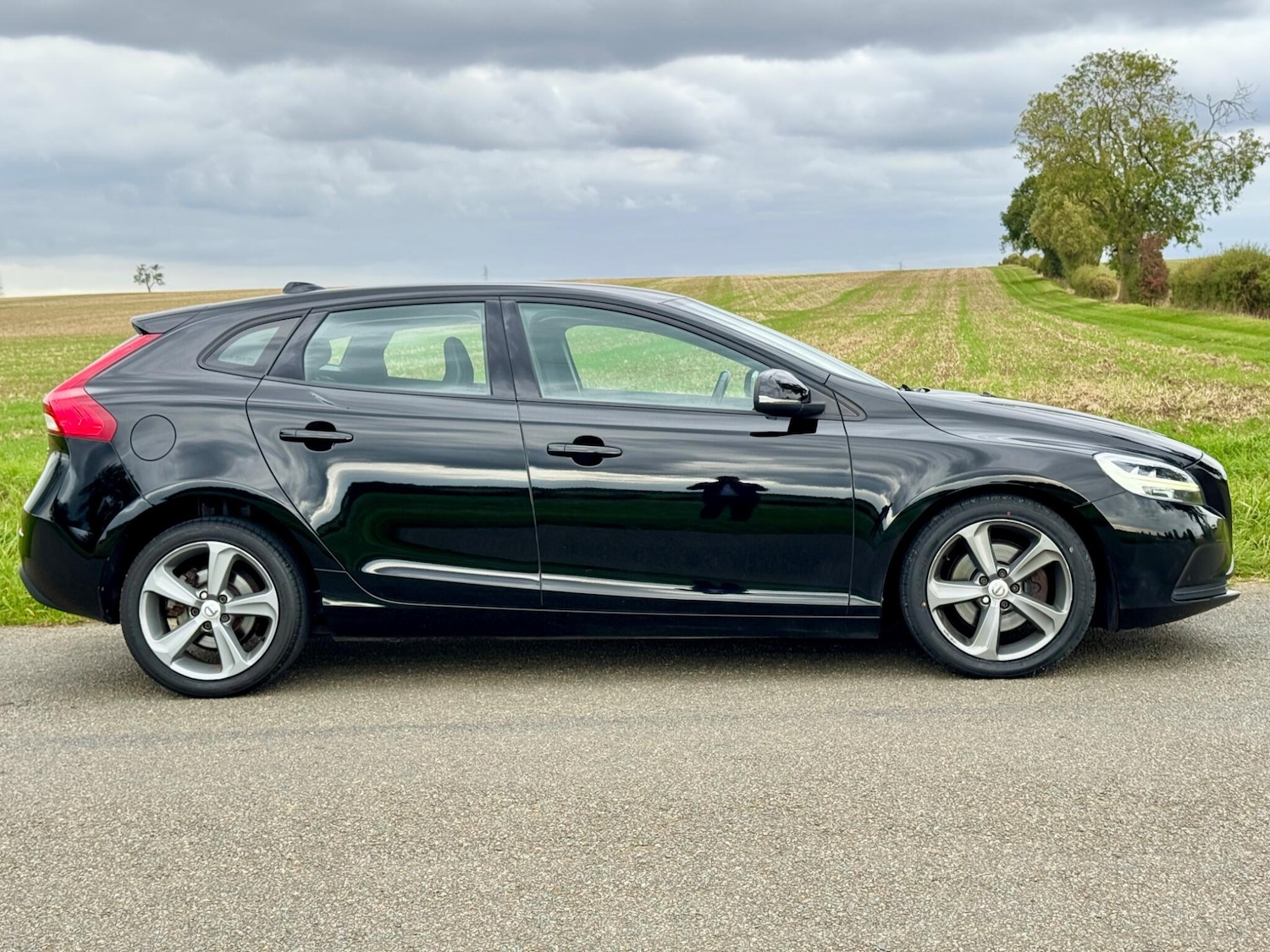 Used Volvo V40 2016 for sale - 76012955: Photo 3