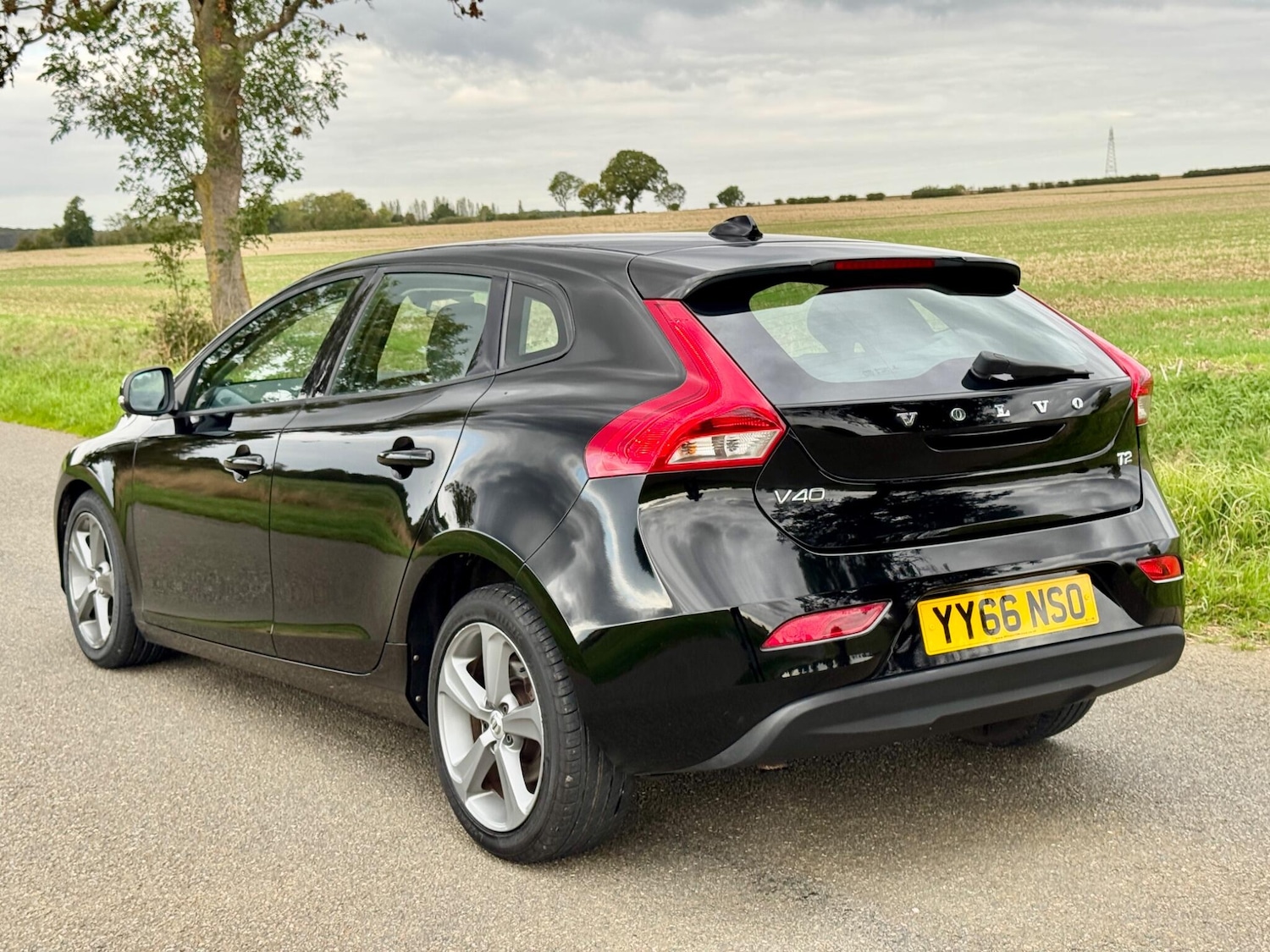 Used Volvo V40 2016 for sale - 76012955: Photo 8