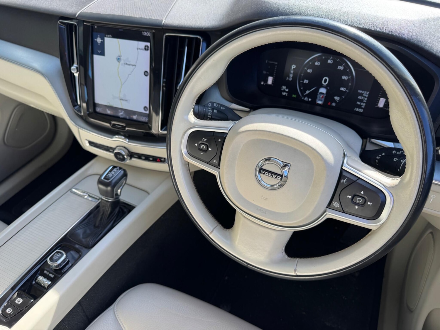 Used Volvo XC60 2018 for sale - 77925200: Photo 2