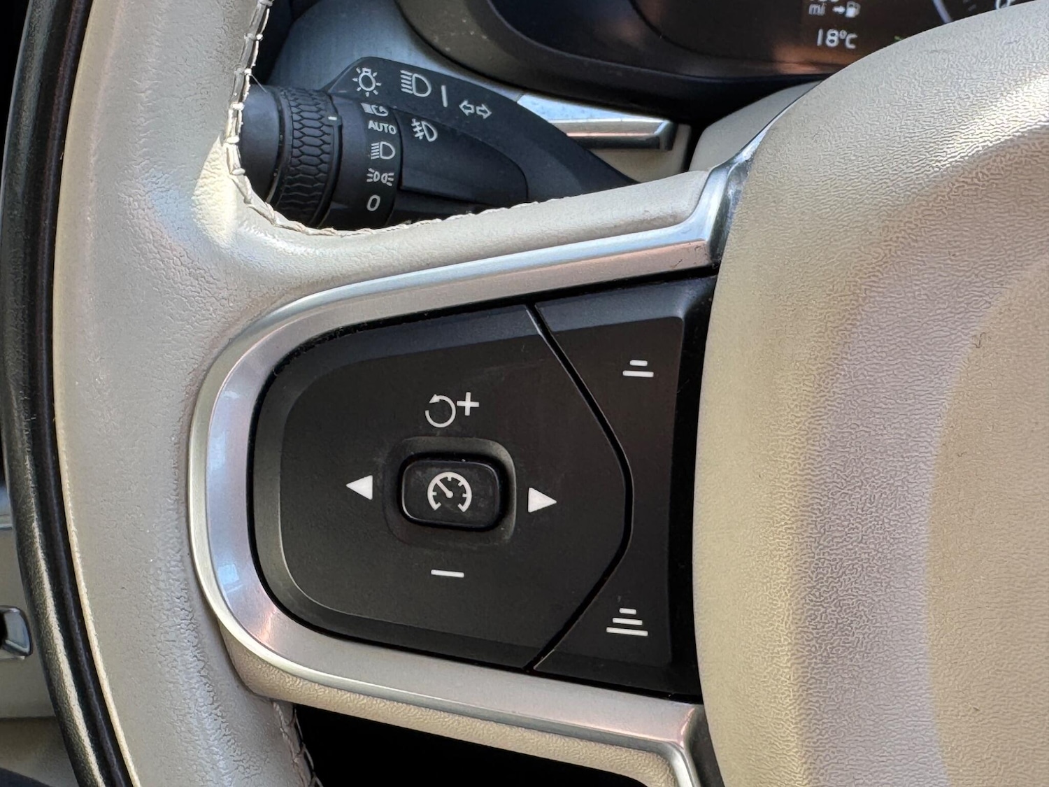 Used Volvo XC60 2018 for sale - 77925200: Photo 23