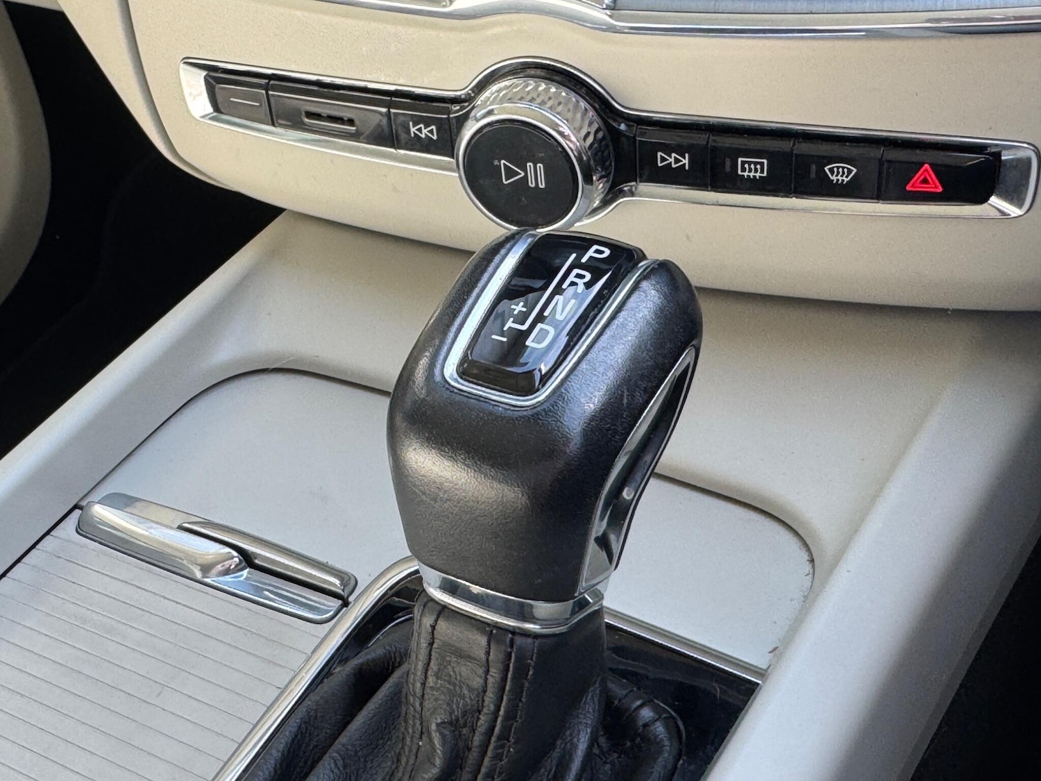 Used Volvo XC60 2018 for sale - 77925200: Photo 27