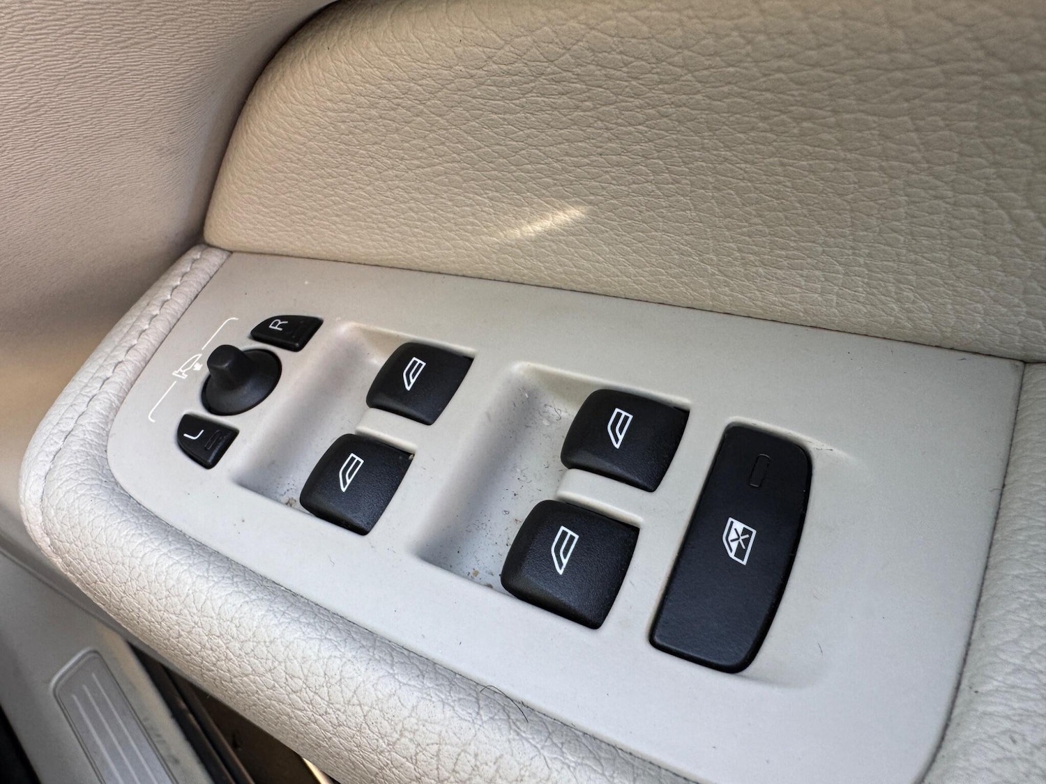 Used Volvo XC60 2018 for sale - 77925200: Photo 28