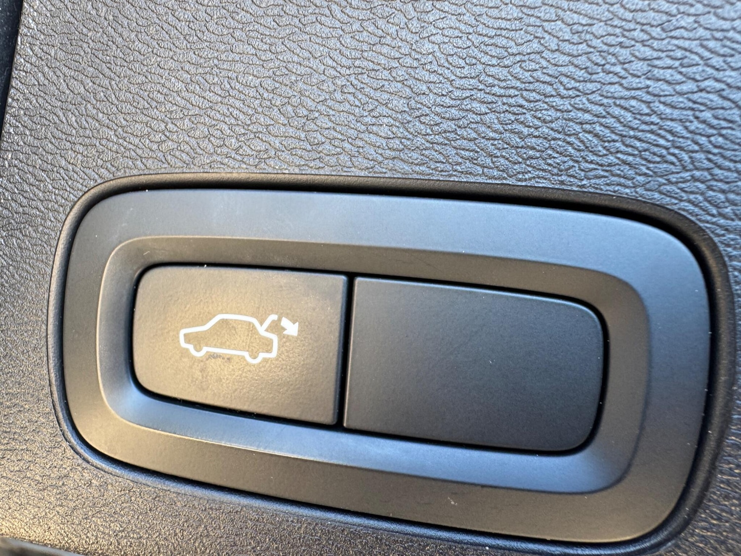 Used Volvo XC60 2018 for sale - 77925200: Photo 31