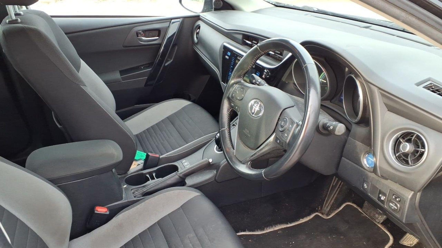 Used Toyota Auris 2017 for sale - 77351470: Photo 2