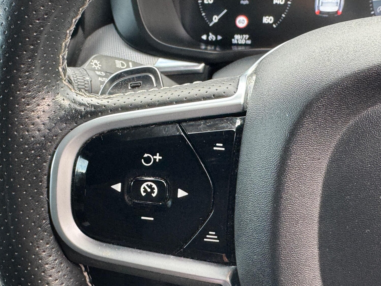 Used Volvo XC60 2018 for sale - 76484500: Photo 32