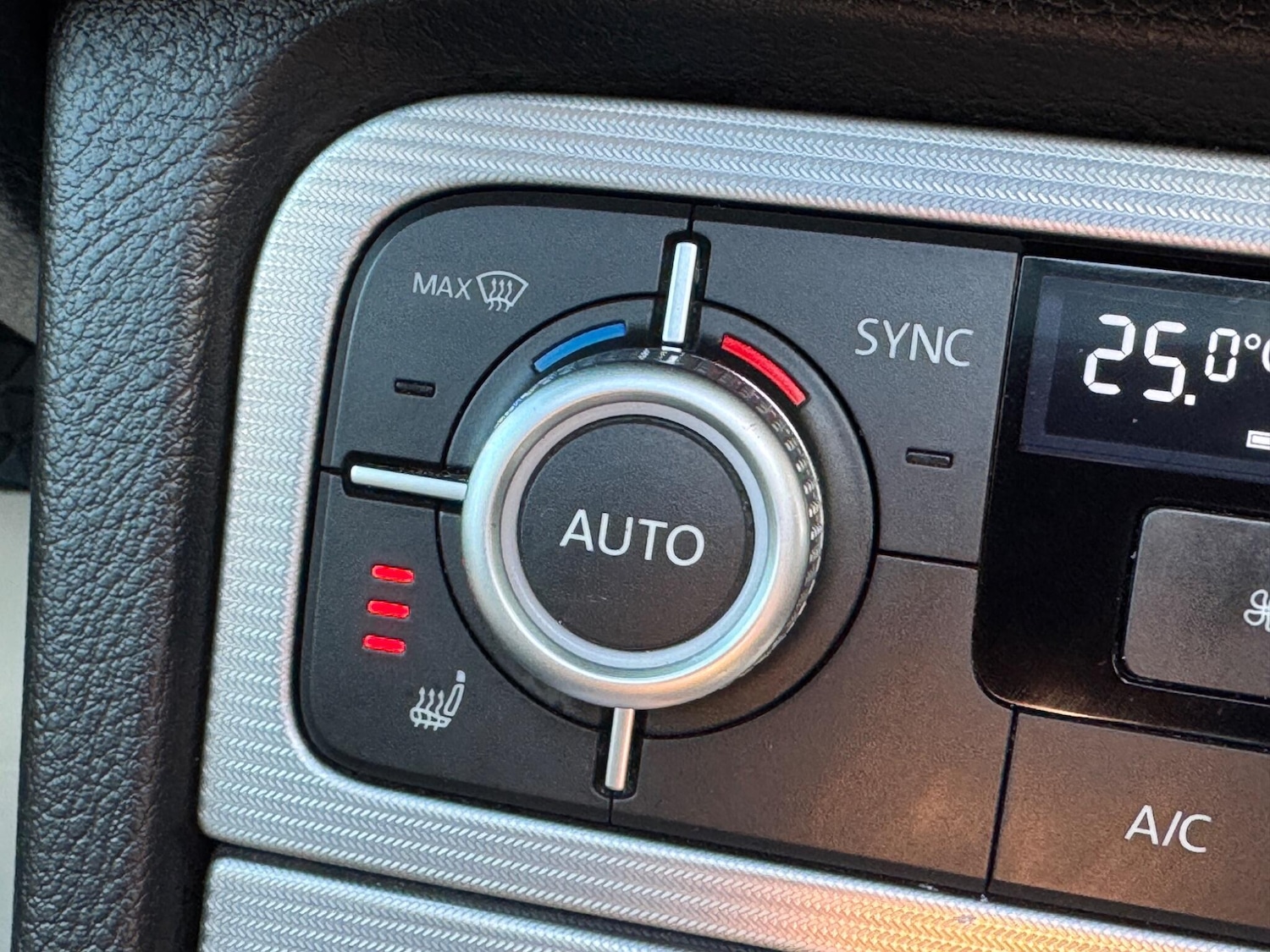 Used Volkswagen Touareg 2015 for sale - 76865829: Photo 18