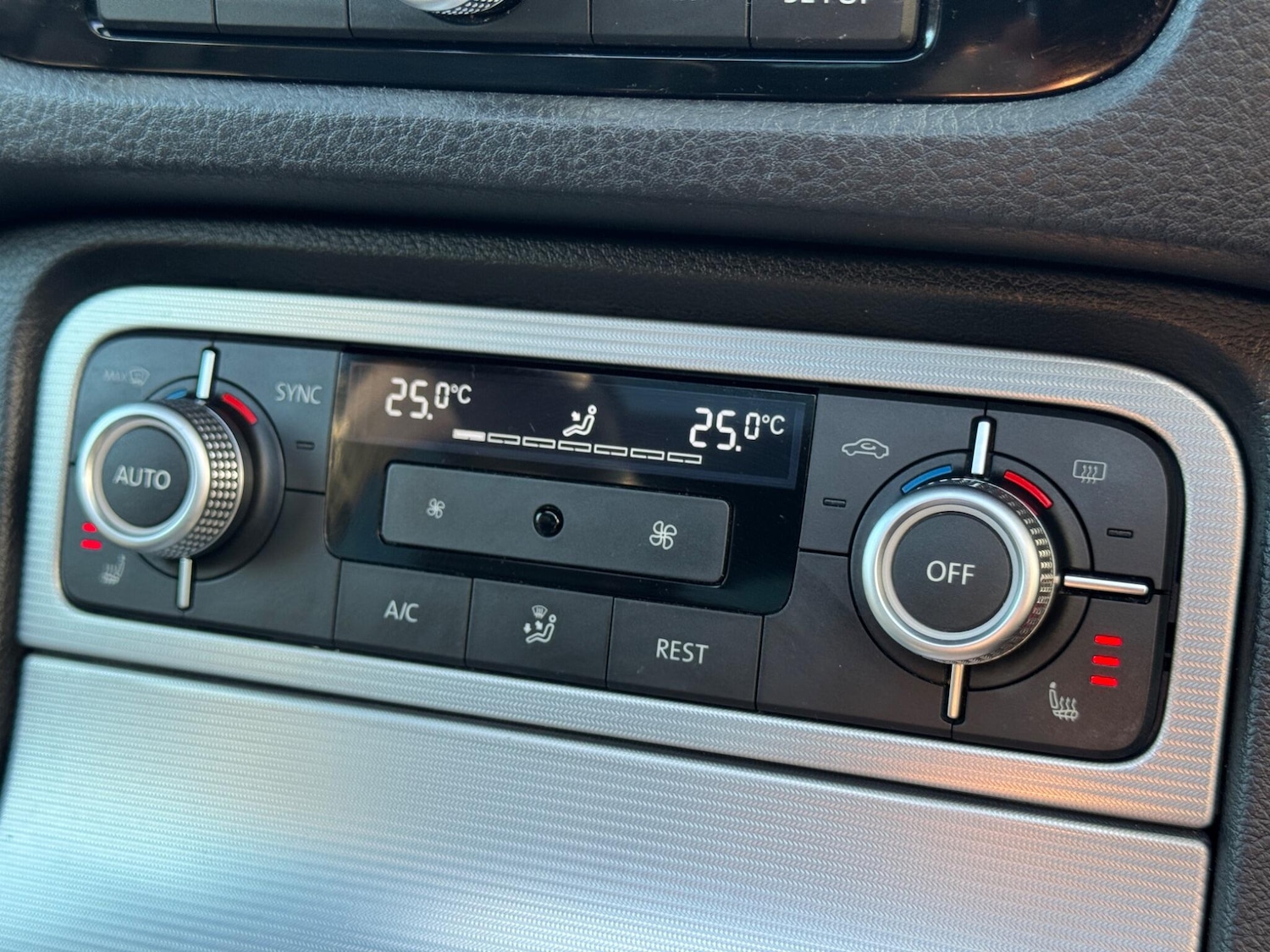 Used Volkswagen Touareg 2015 for sale - 76865829: Photo 33