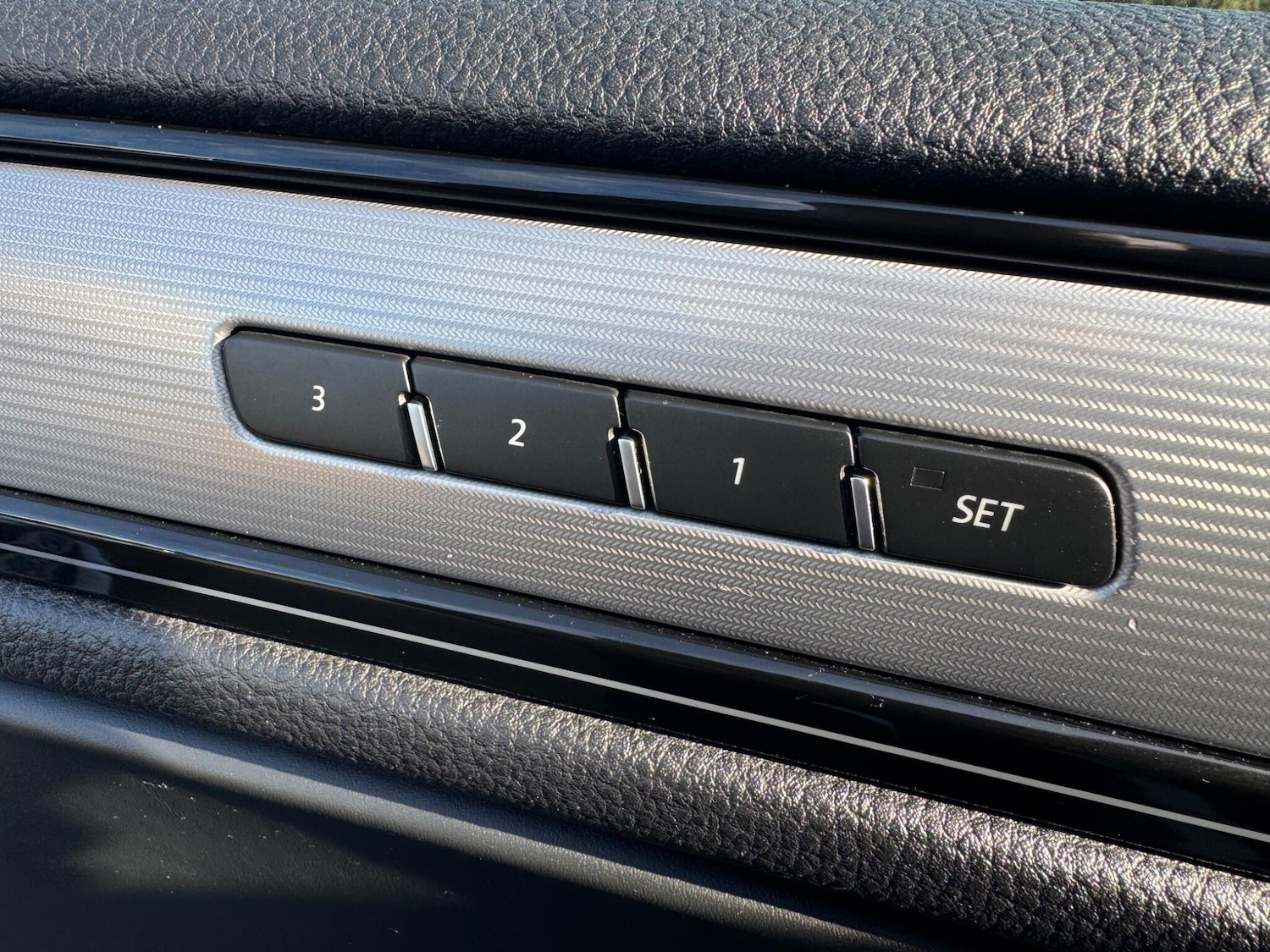 Used Volkswagen Touareg 2015 for sale - 76865829: Photo 45