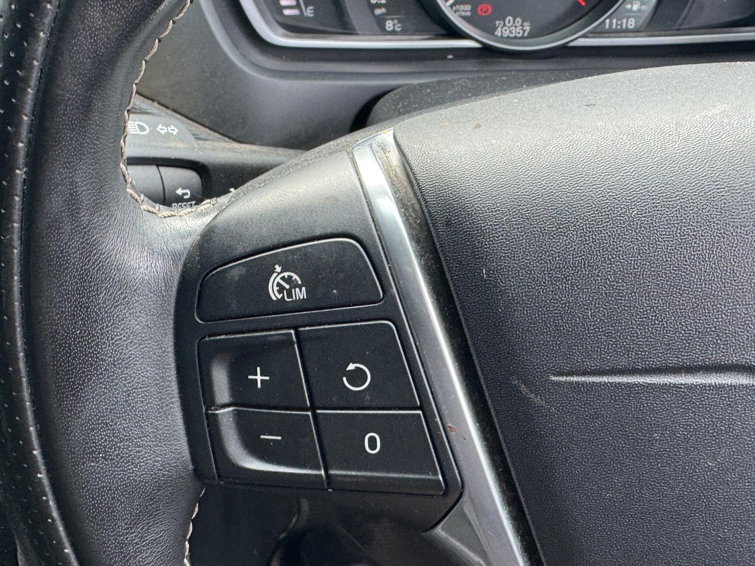 Used Volvo V40 2018 for sale - 77982339: Photo 13