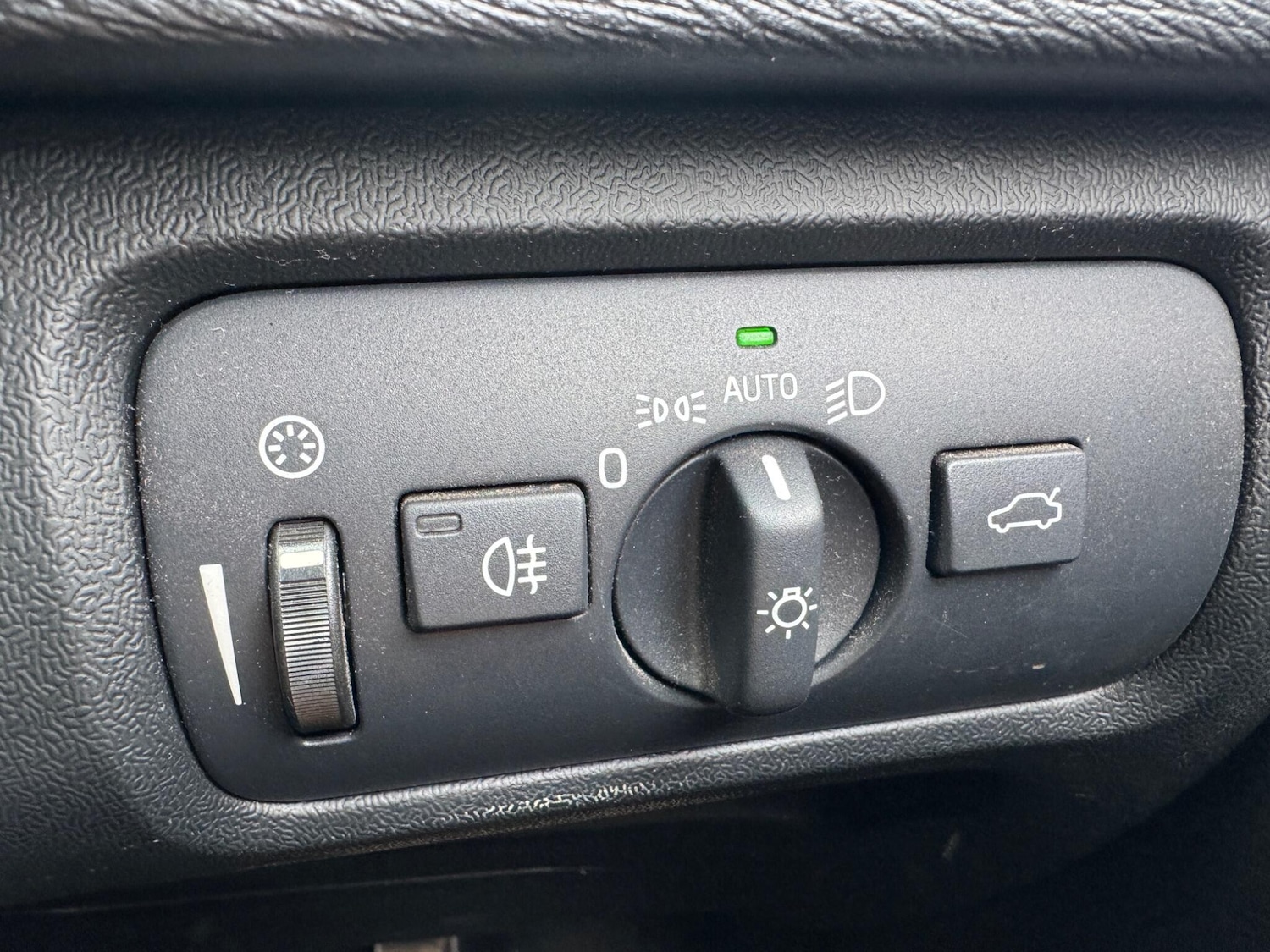 Used Volvo V40 2018 for sale - 77982339: Photo 15