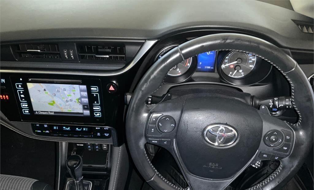 Used Toyota Auris 2017 for sale - 77253814: Photo 2