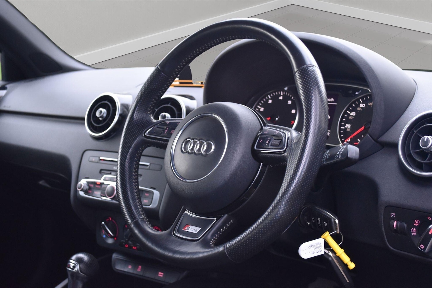 Used Audi A1 for sale - 77704931: Photo 2