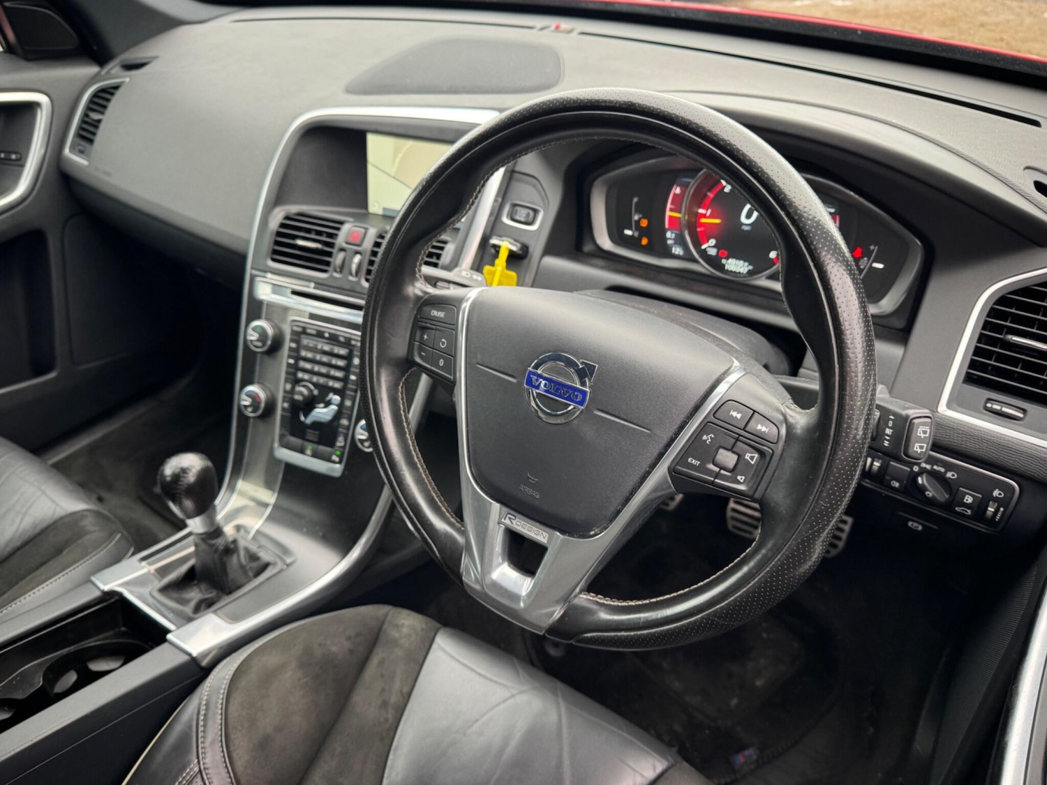 Used Volvo XC60 2015 for sale - 76728030: Photo 2