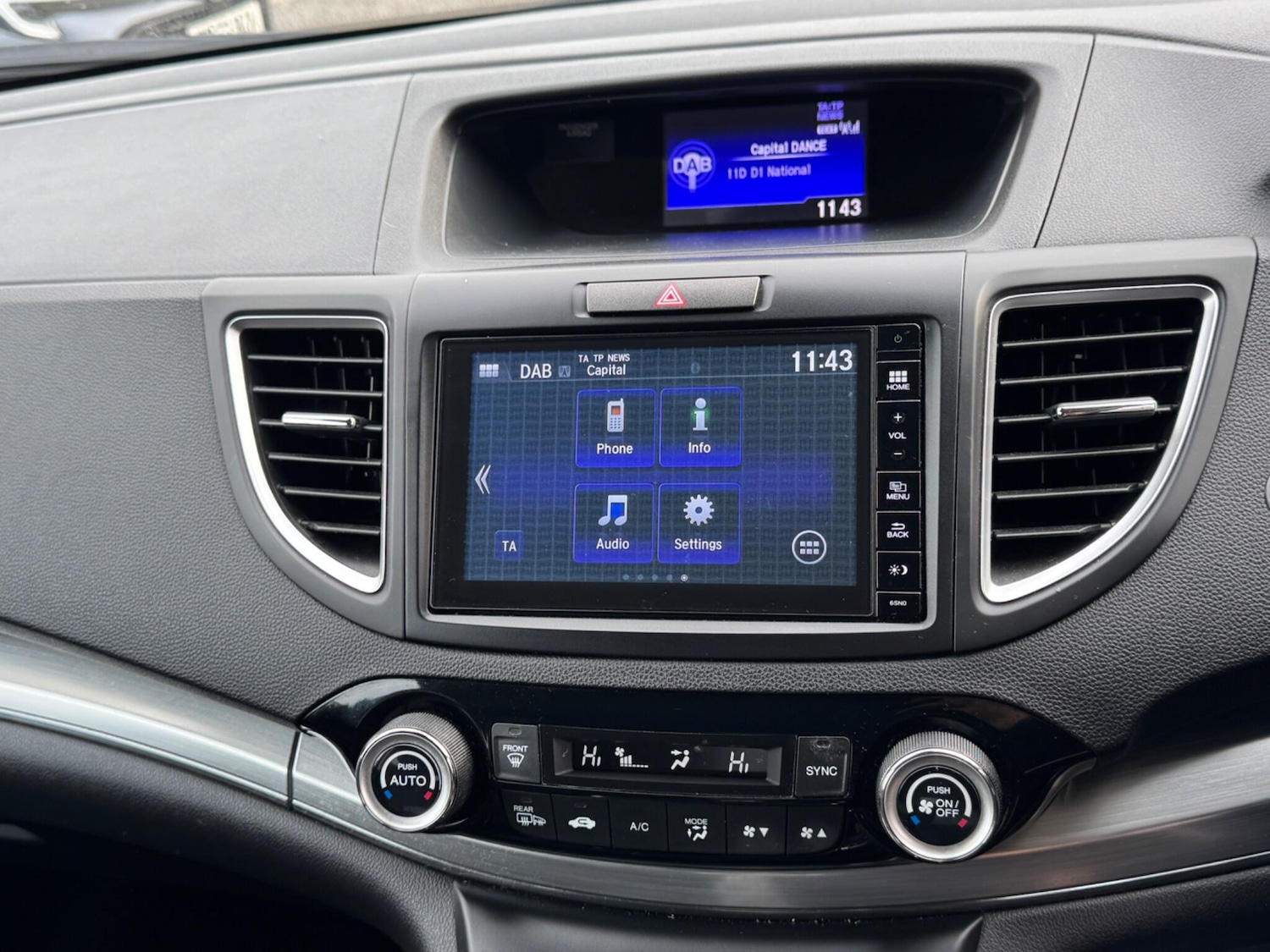 Used Honda CR-V 2017 for sale - 76499458: Photo 11