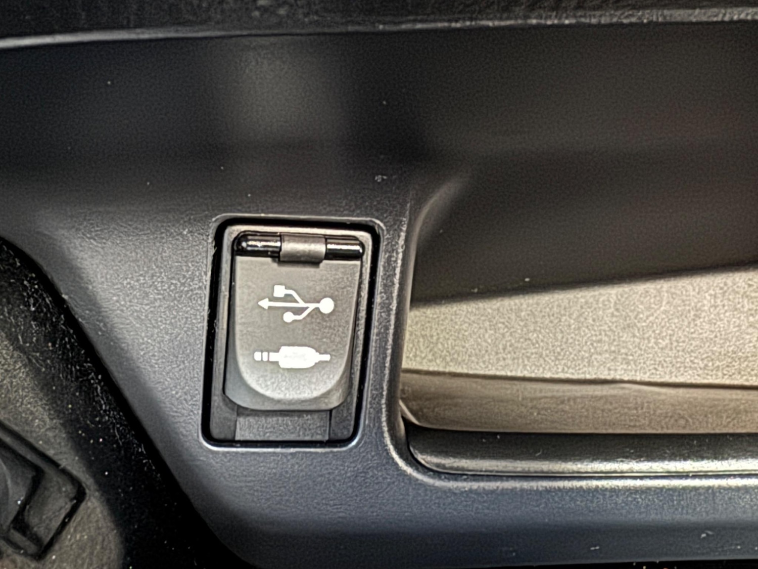 Used Toyota C-HR 2017 for sale - 76446675: Photo 31