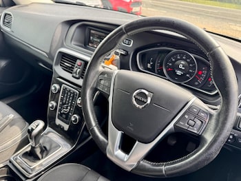 Used Volvo V40 2016 for sale - 75493095: Photo