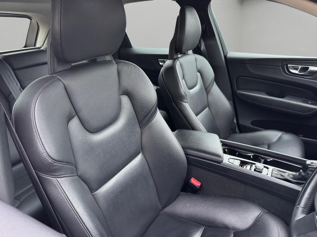 Used Volvo XC60 2018 for sale - 77155997: Photo 3