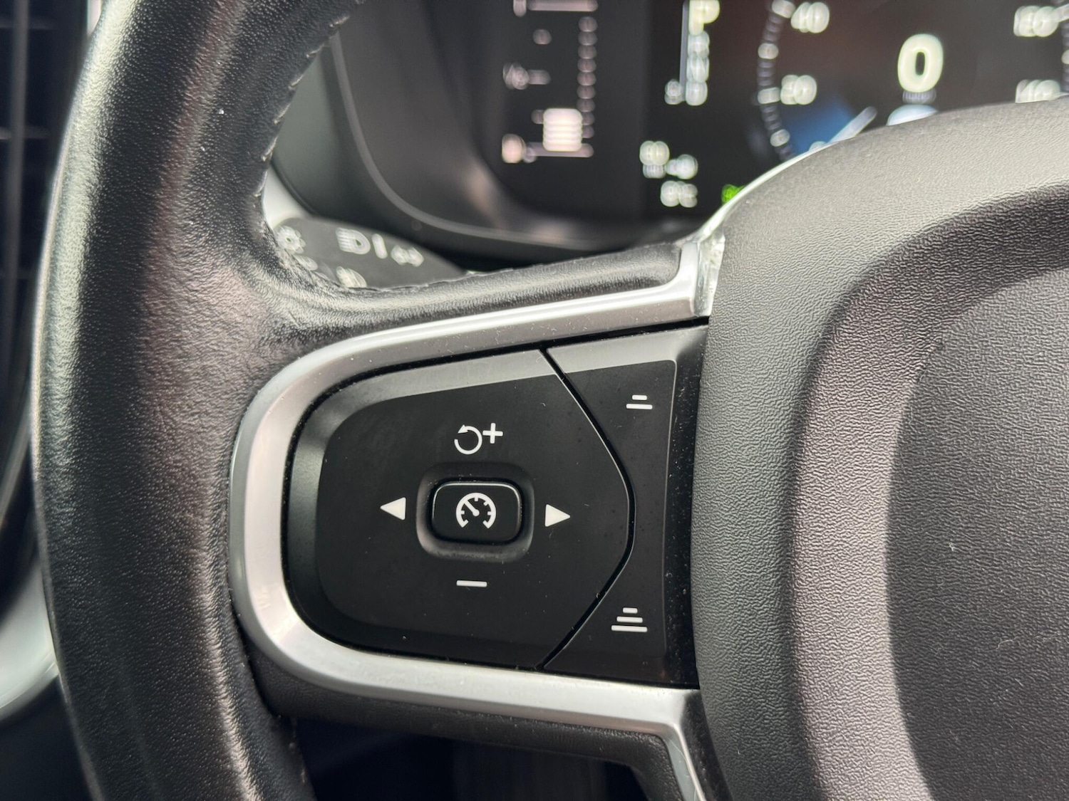 Used Volvo XC60 2018 for sale - 77155997: Photo 36