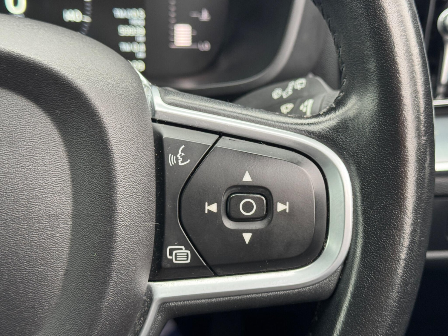 Used Volvo XC60 2018 for sale - 77155997: Photo 37