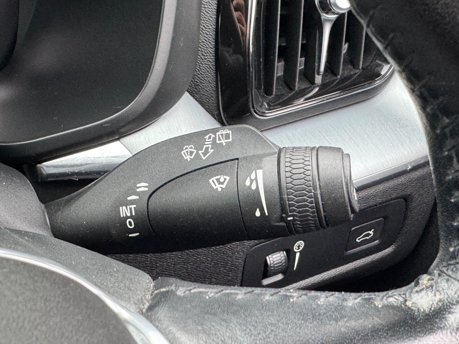 Used Volvo XC60 2018 for sale - 77155997: Photo 39