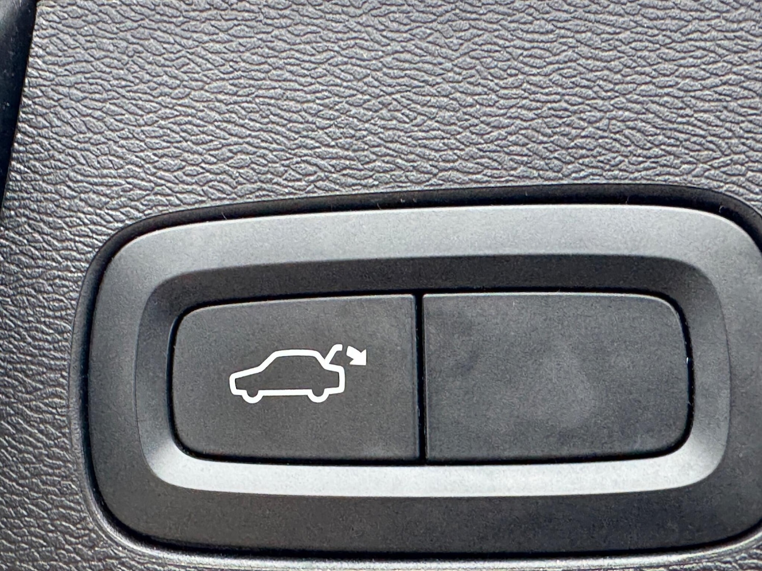 Used Volvo XC60 2018 for sale - 77155997: Photo 40