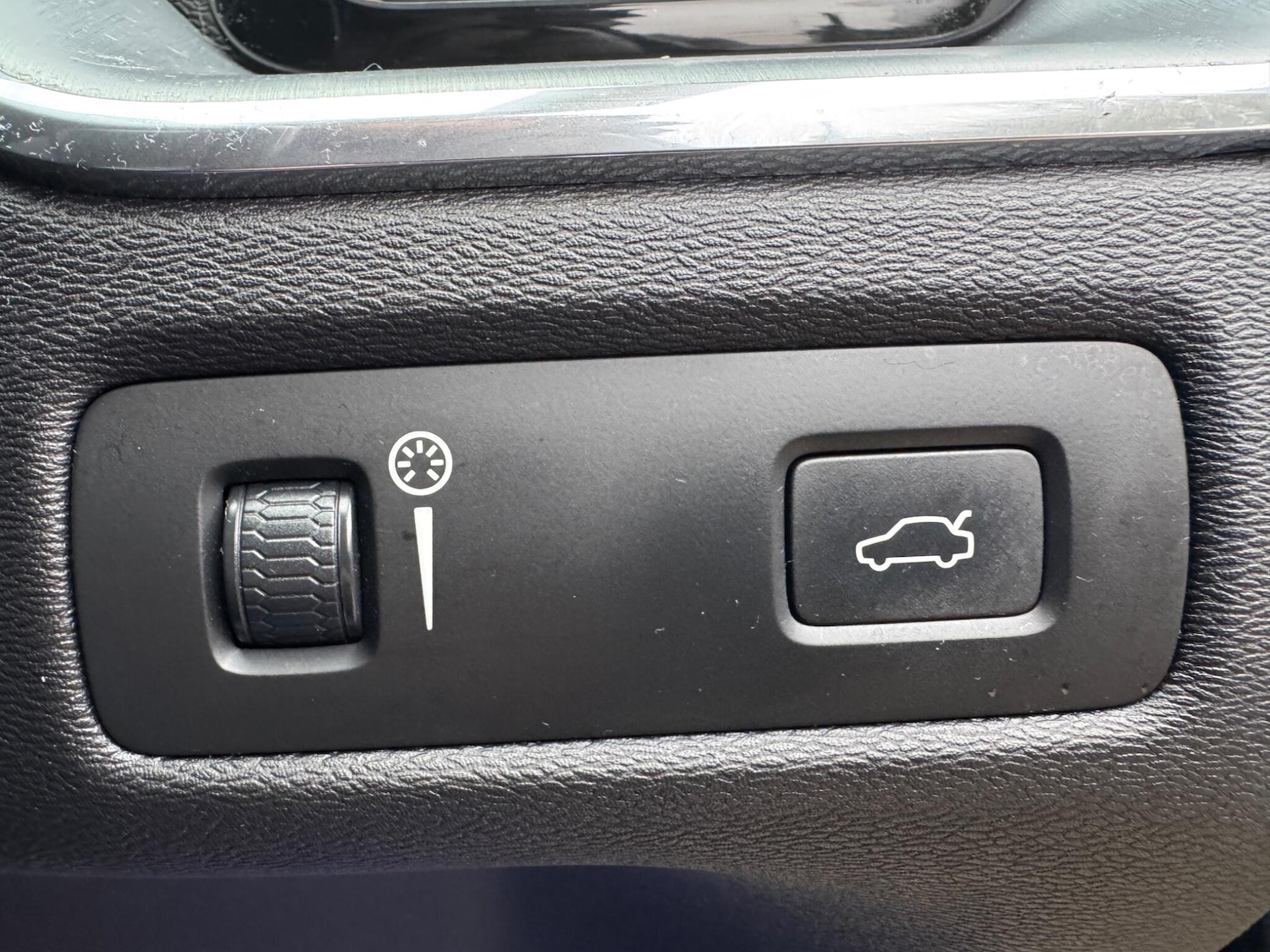 Used Volvo XC60 2018 for sale - 77155997: Photo 41