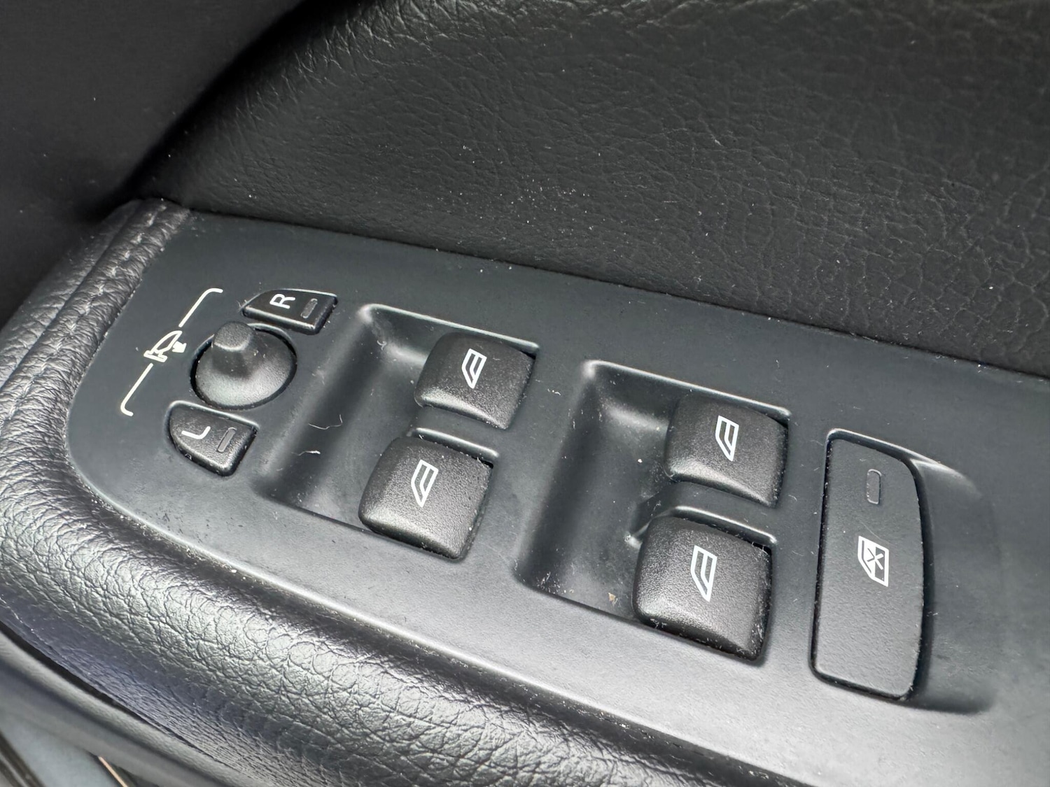 Used Volvo XC60 2018 for sale - 77155997: Photo 42