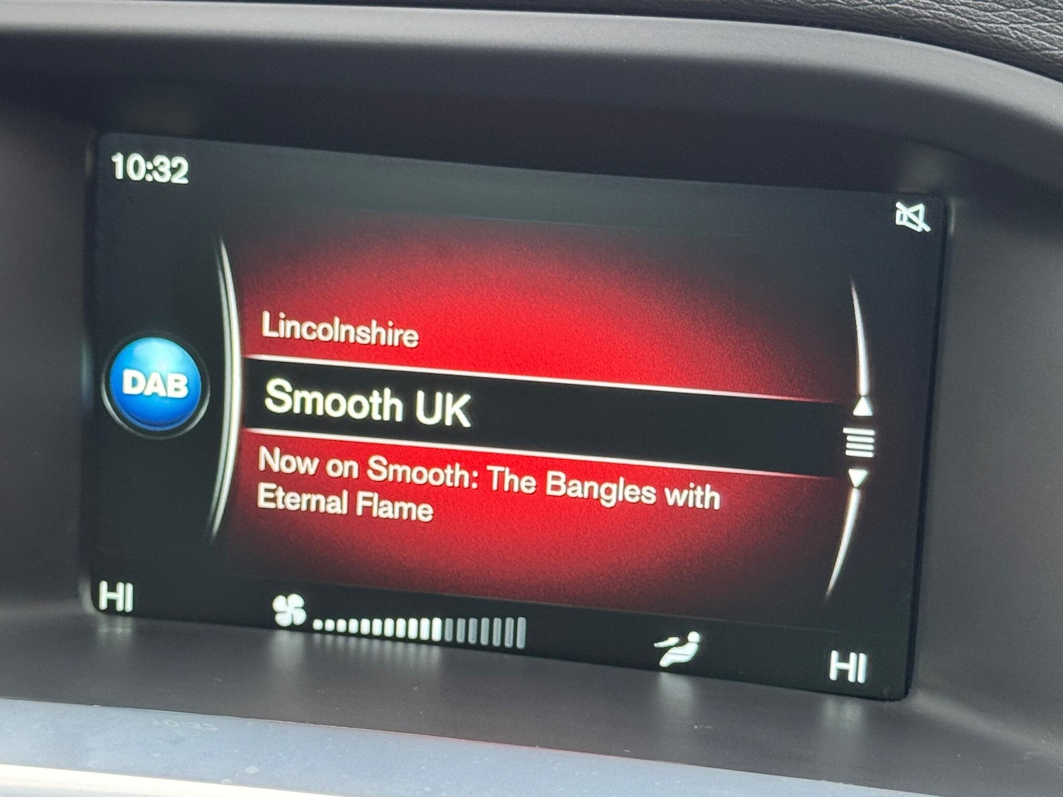 Used Volvo V60 2015 for sale - 77057619: Photo 16