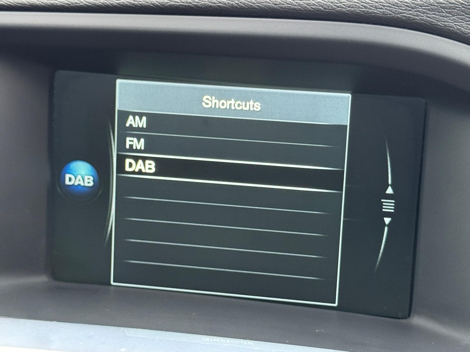 Used Volvo V60 2015 for sale - 77057619: Photo 17