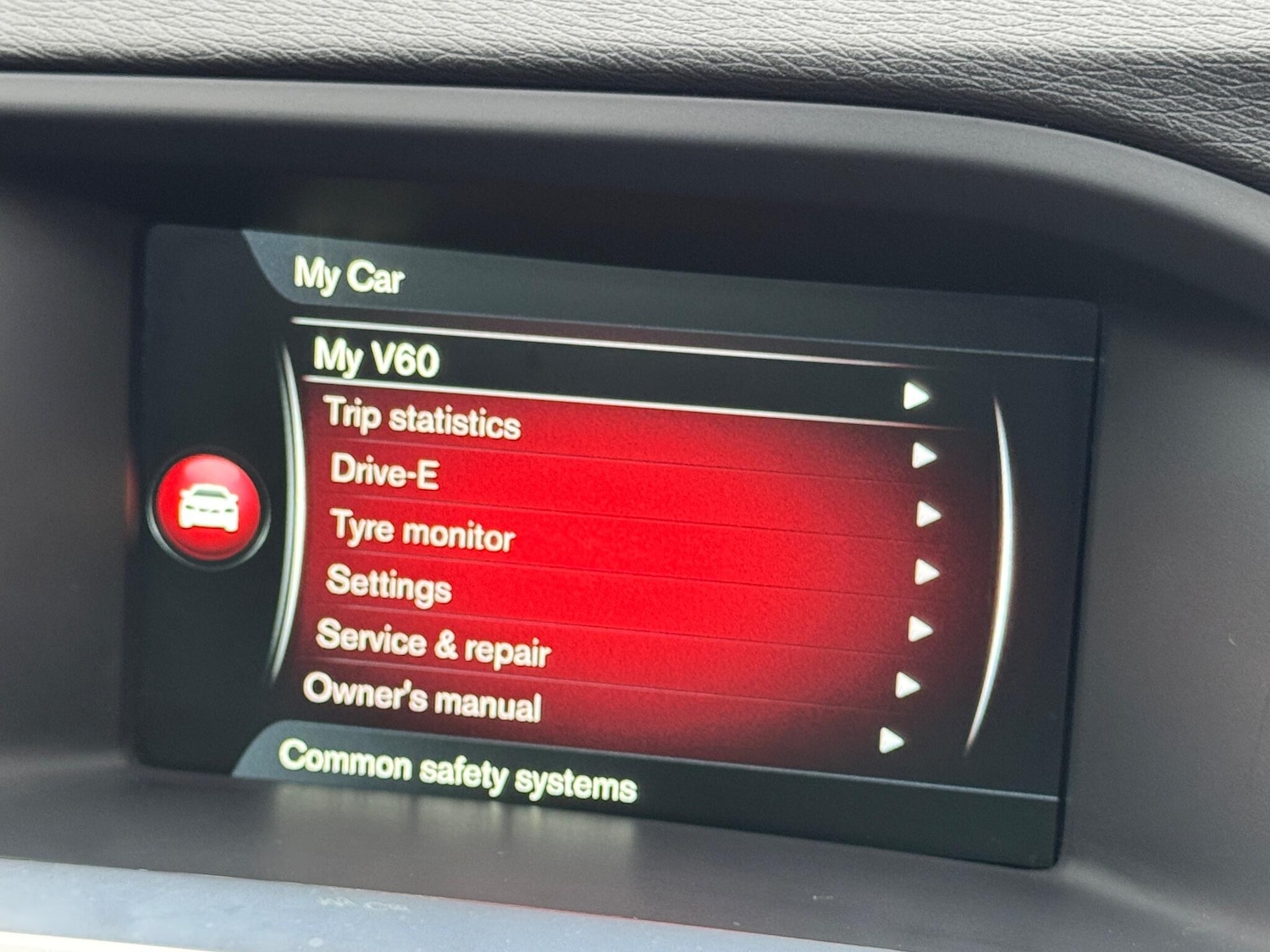 Used Volvo V60 2015 for sale - 77057619: Photo 21