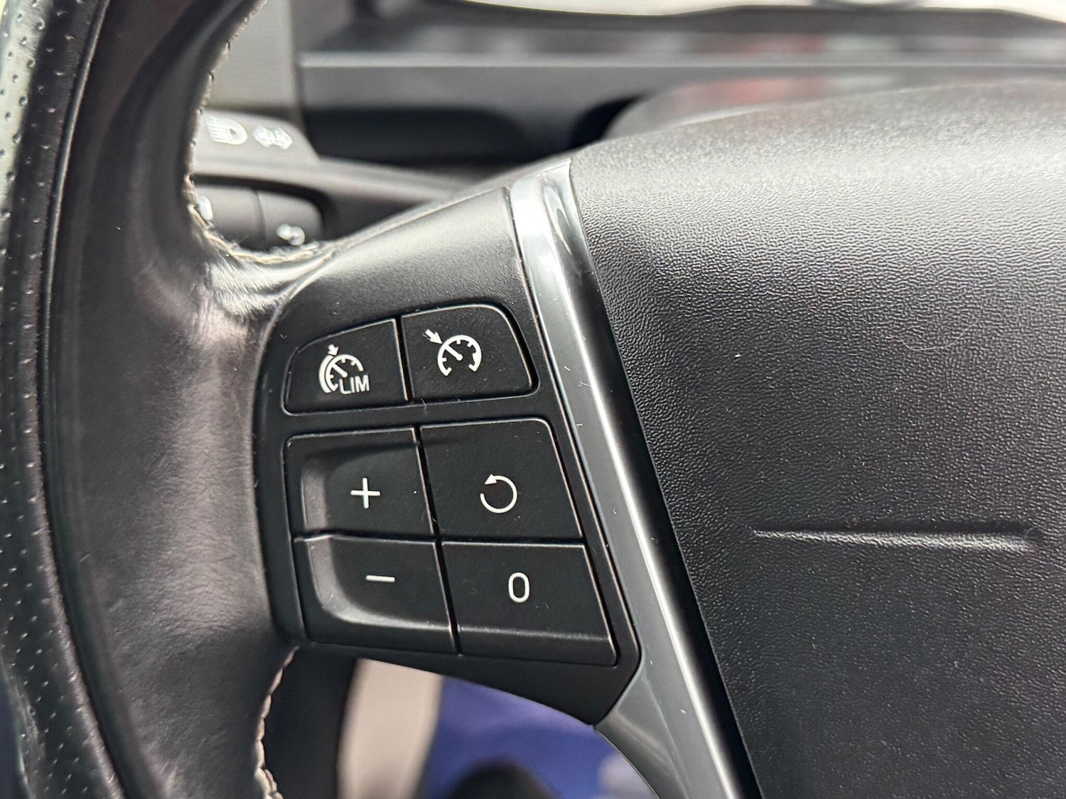 Used Volvo V60 2015 for sale - 77057619: Photo 26