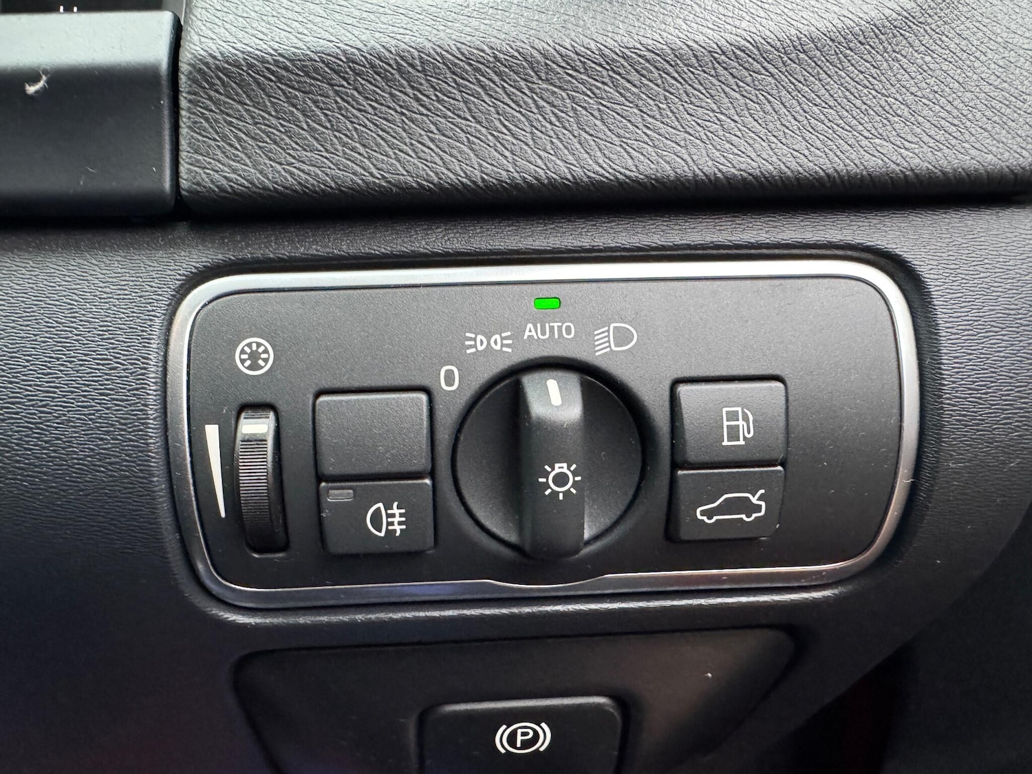 Used Volvo V60 2015 for sale - 77057619: Photo 29