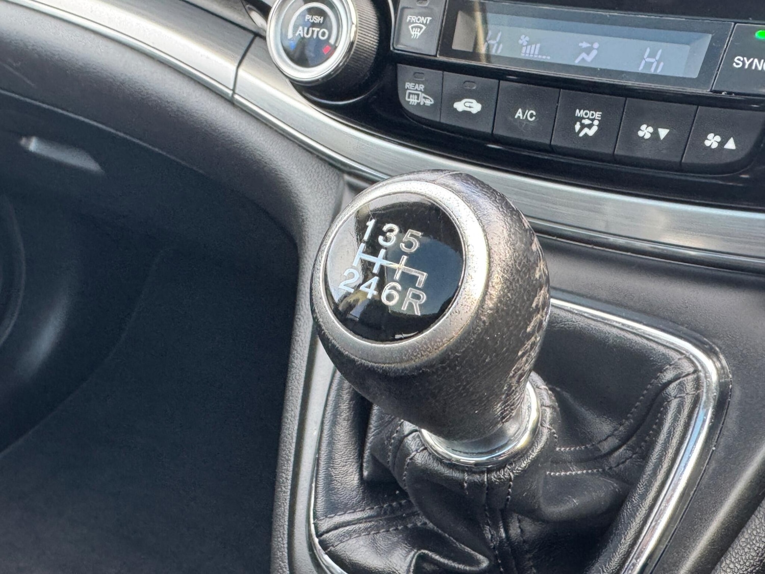 Used Honda CR-V 2015 for sale - 76633244: Photo 37